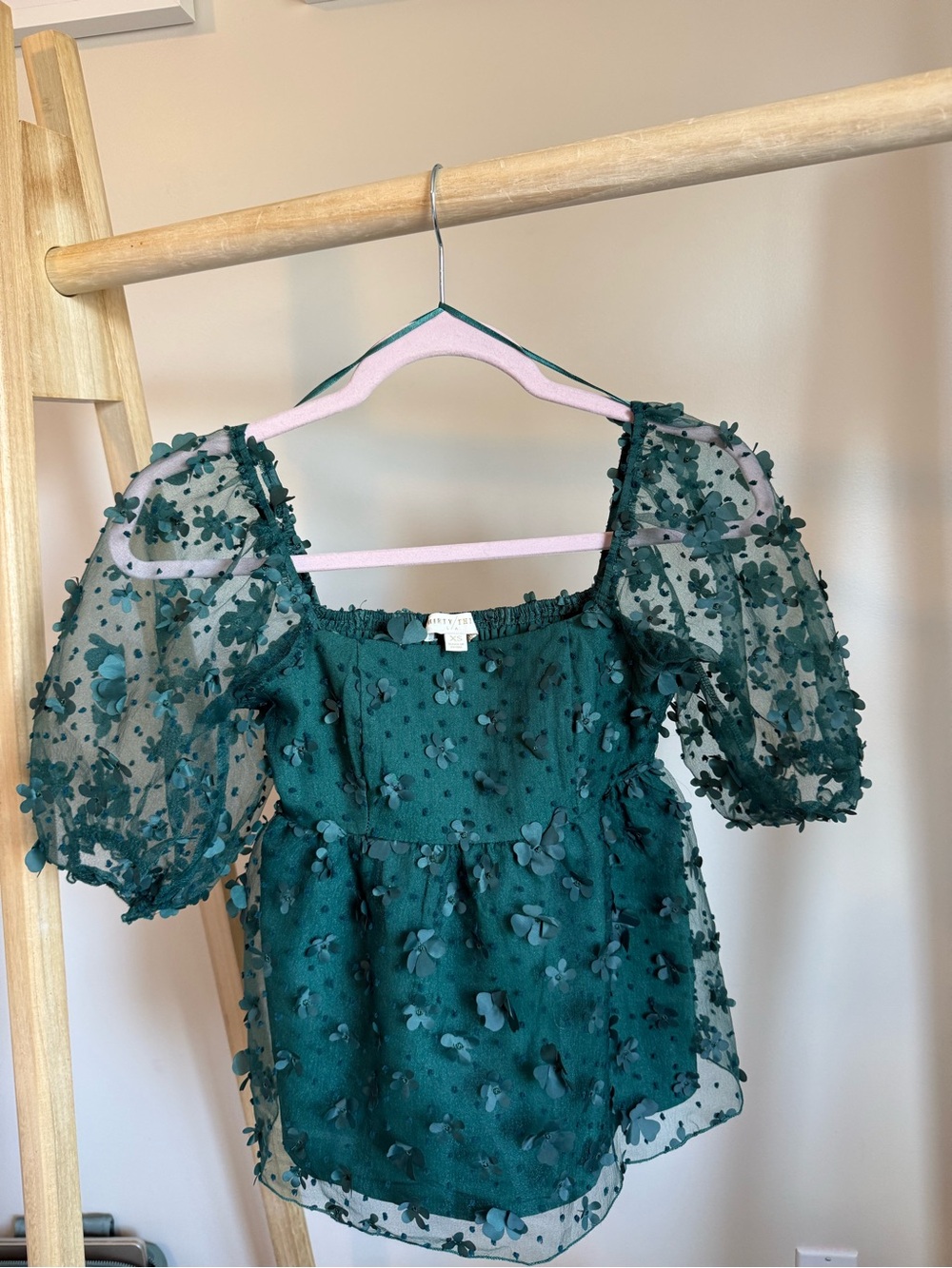 Women's Emerald Green Floral Appliqué Puff Sleeve Blouse